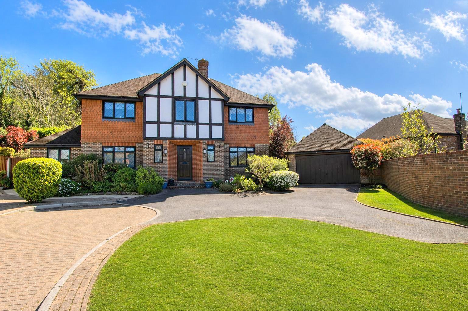 5 bed property in Wellfield Gardens, Carshalton